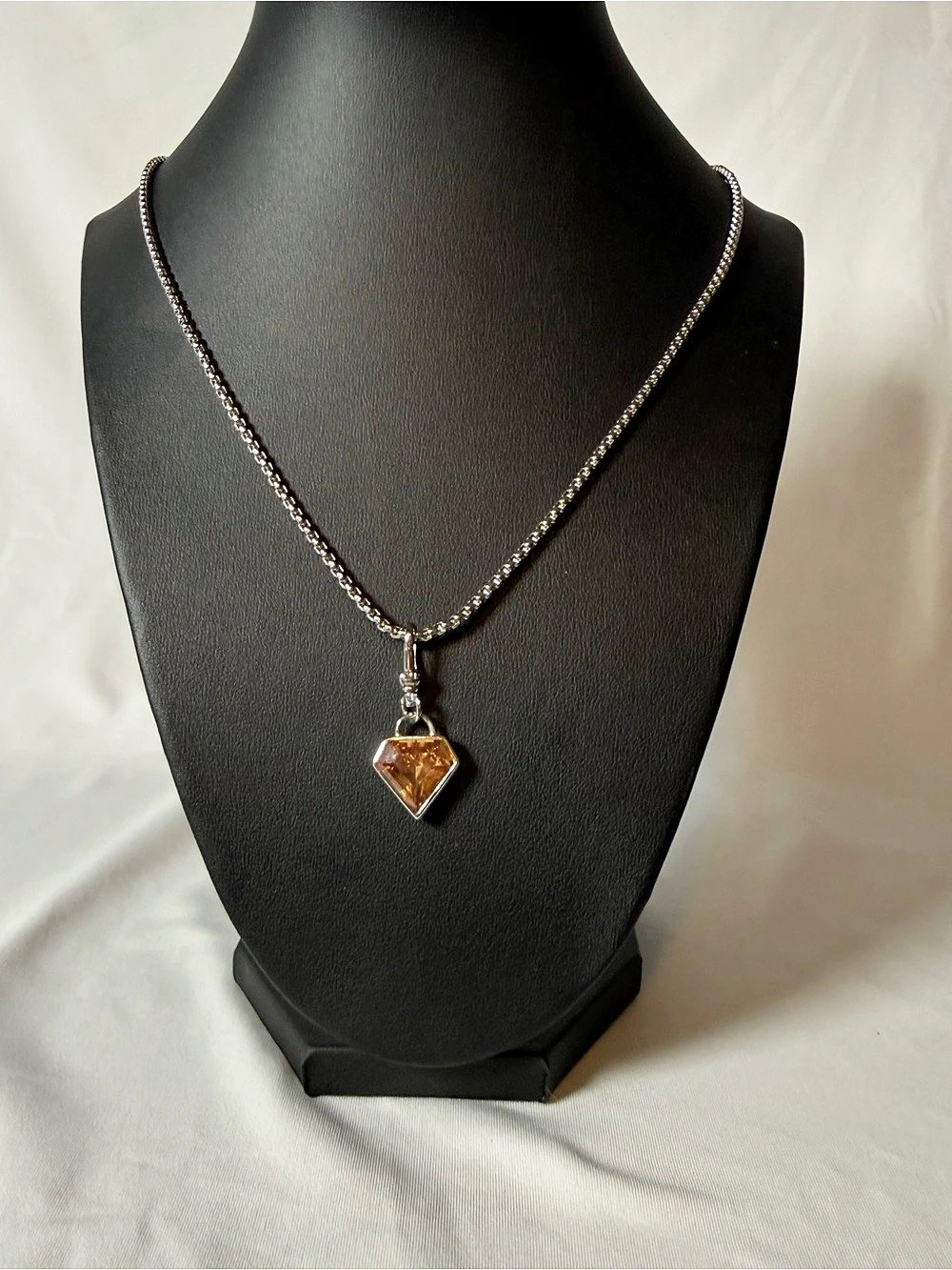 Pendant Necklace in Silver & Brown